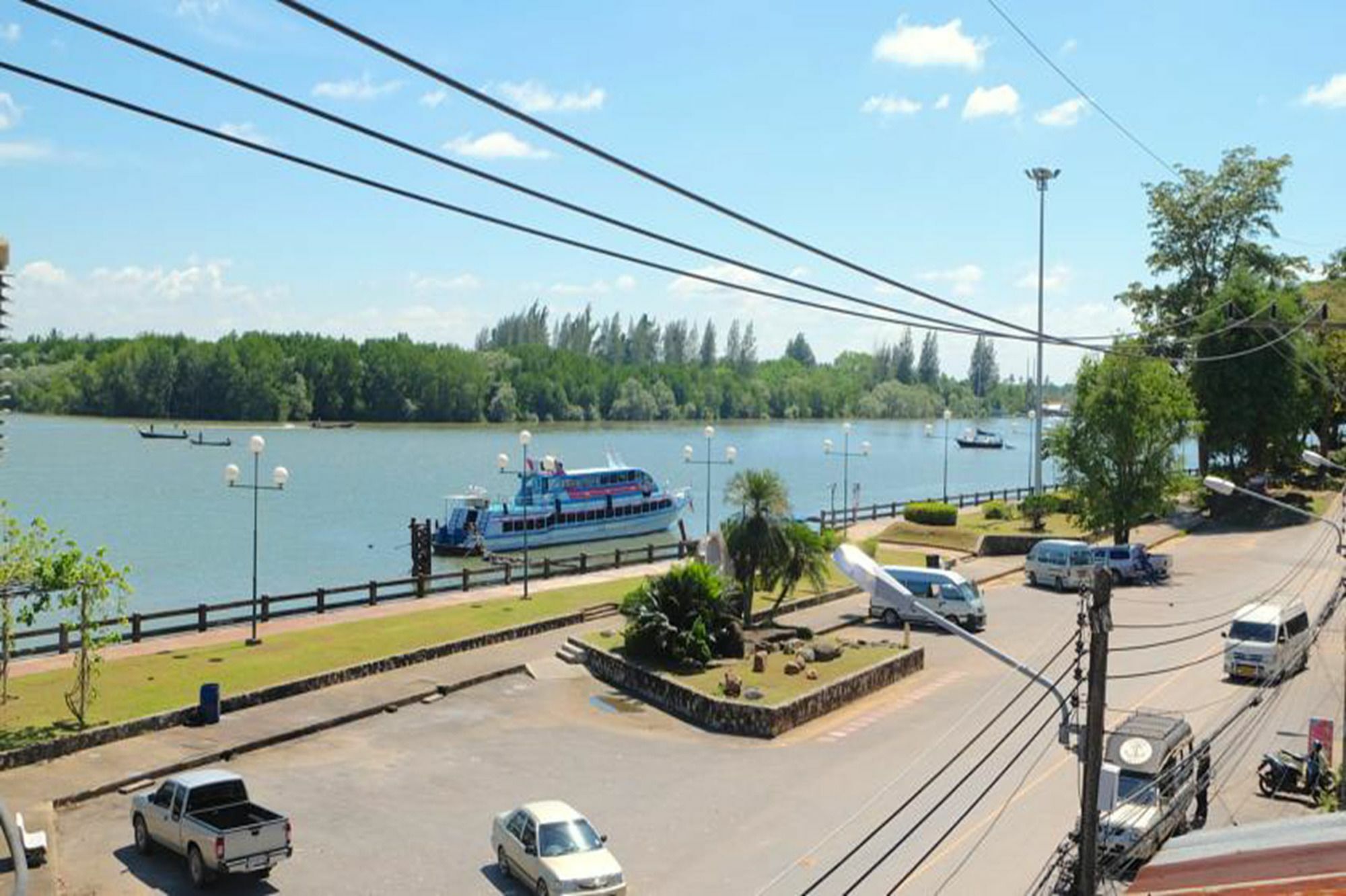 Krabi Marina Seaview Hotel Exterior photo